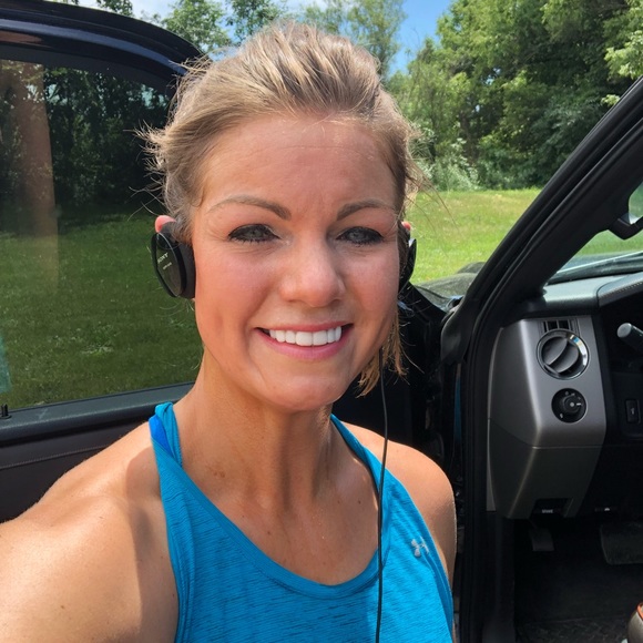 Meet your Posher, Lynae - Picture 2 of 2